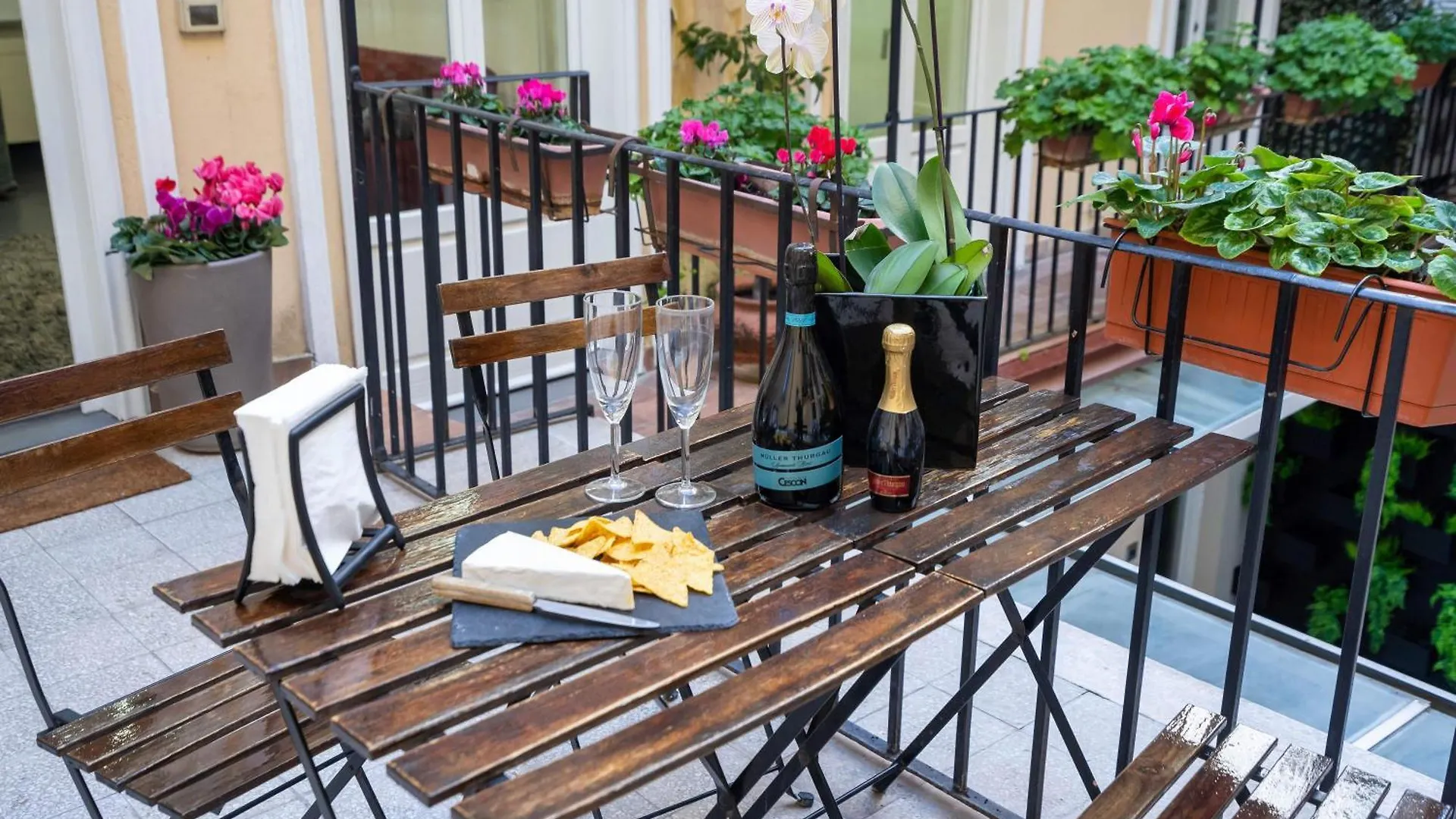 White Style Gambero Apartment Rome Italy