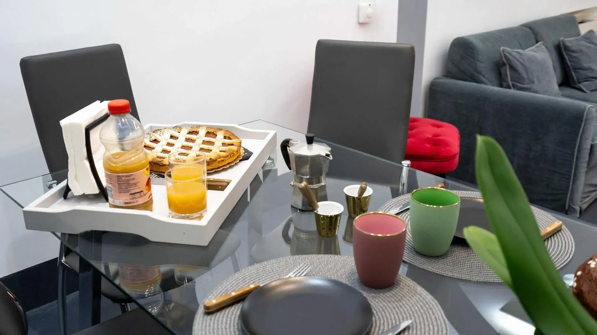 White Style Gambero Apartment Rome